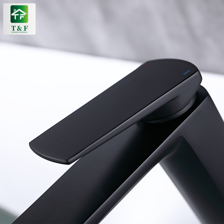 High Quality Single Hole Bathroom Toilet Faucet Tap Matte Black Health Faucet With Bathroom Faucet Accessories