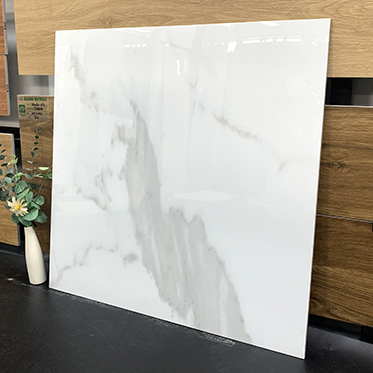 China 600x600mm Glossy White Marble Porcelain Floor Tiles Polished Glazed Finish for Bathroom and Interior Wall