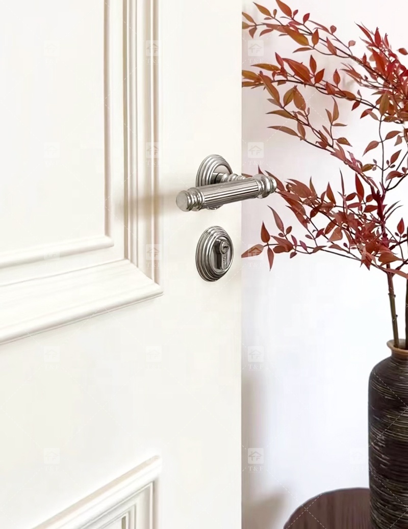 Modern Waterproof Solid Wood Interior Doors New Design with Accessories on Sale for Hotel and Bedroom Application