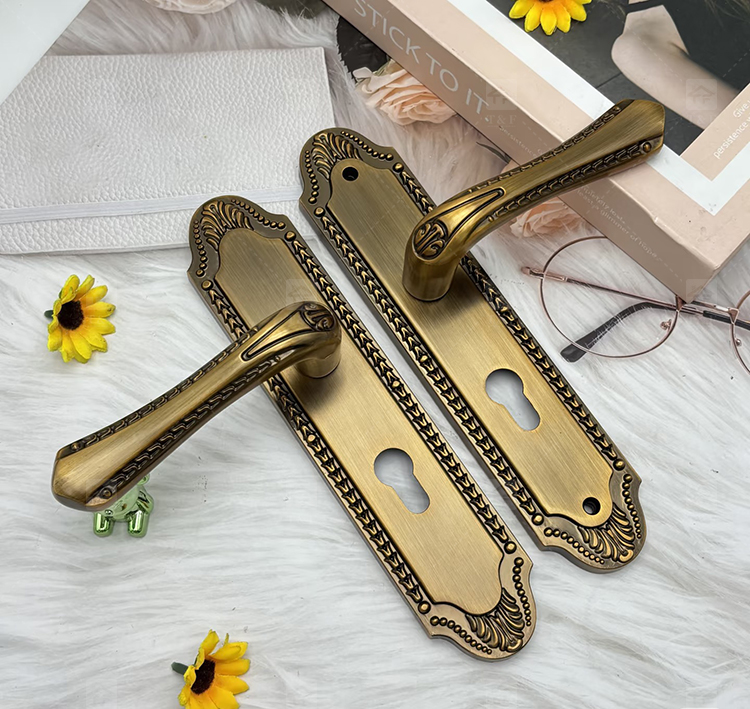 Wholesale Modern Zinc Alloy Wooden Silent Mechanical Door Locks for Villa Apartment Hotel Bedroom Study
