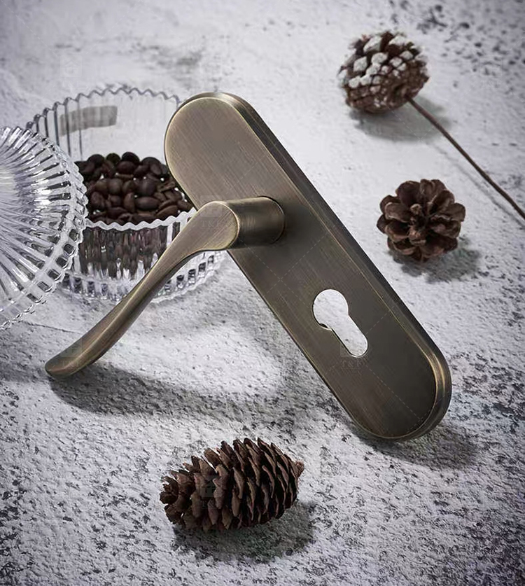 Wholesale Modern Zinc Alloy Wooden Silent Mechanical Door Locks for Villa Apartment Hotel Bedroom Study